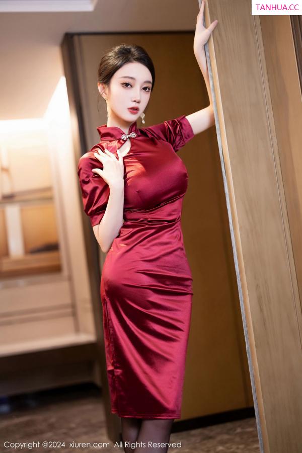 玥儿玥  [XiuRen]高清写真图 2024.04.30 No.8480 玥儿玥 旗袍美腿第9张图片